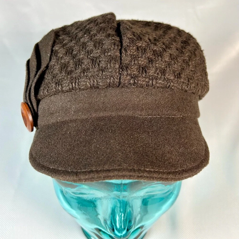 Newsboy Cap Hat Mod Brown Woven Sweater Knit Felt Brim Leaf & Button Detail OSFM